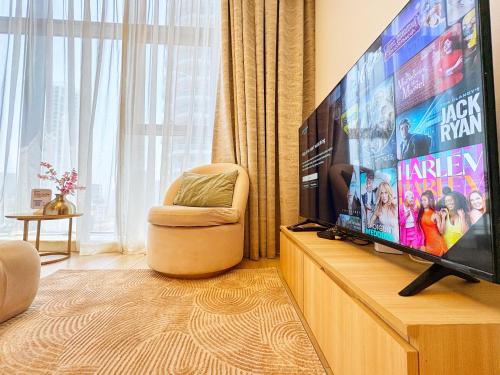 Modern Fully Furnished Apartment in Regina Tower JVC - Easy Access to JBR, Circle Mall & Dubai Hills Mall, Dubái (foto 9)