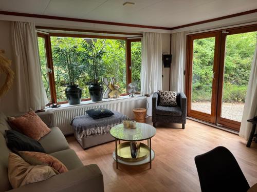 Fijn chalet in prachtige natuur met airconditioning in Doornspijk