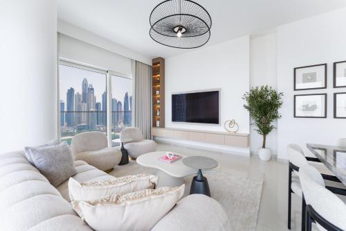 Upscale 2-BR with Sea View - Grand Bleu by Elie Saab, Dubaj
