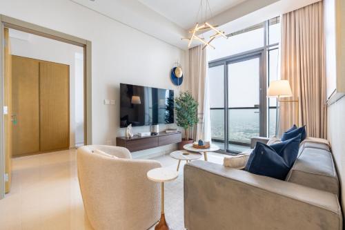 High-Floor Skyline View Near Safa Park and Godolphin Stables with Easy Access to Dubai Mall and Canal, Aykon City 2 Tower C, Business Bay by Deluxe Holiday Homes, Дубай (фото 10)