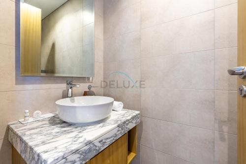 High-Floor Skyline View Near Safa Park and Godolphin Stables with Easy Access to Dubai Mall and Canal, Aykon City 2 Tower C, Business Bay by Deluxe Holiday Homes, Дубай (фото 9)