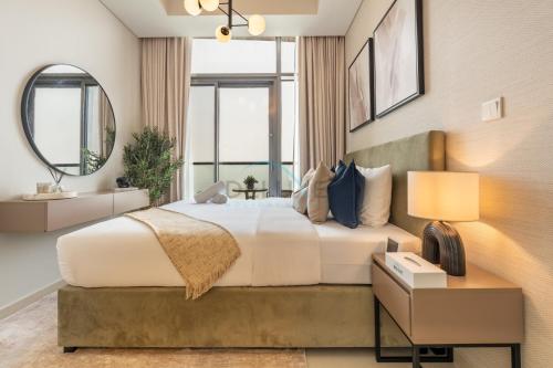 High-Floor Skyline View Near Safa Park and Godolphin Stables with Easy Access to Dubai Mall and Canal, Aykon City 2 Tower C, Business Bay by Deluxe Holiday Homes, Дубай (фото 3)