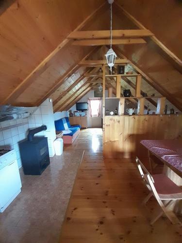 Baške Oštarije - kuća za odmor (Baske Ostarije - kuca za odmor) in Baške Oštarije