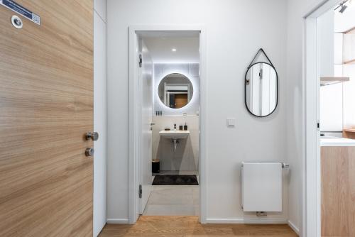 Olive Garden Residence in Trendy Holešovice with Private Garden and Garage, Praga (foto 6)
