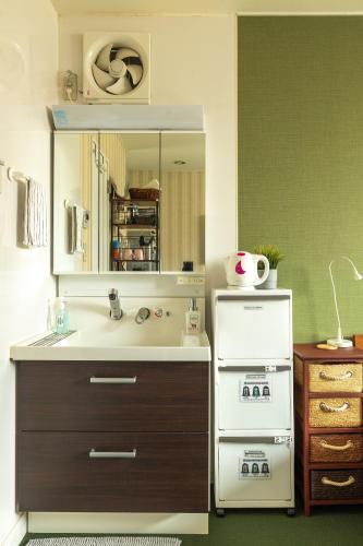 One-Bedroom Apartment image 7