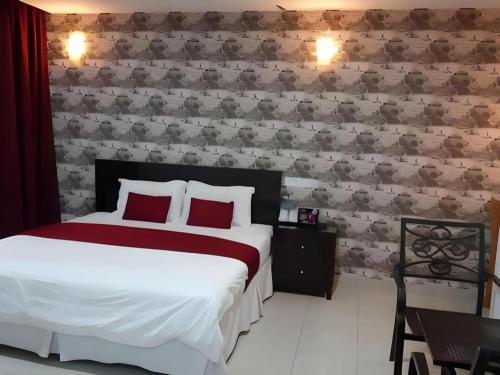 Loong Fatt Hotel in Sungkai