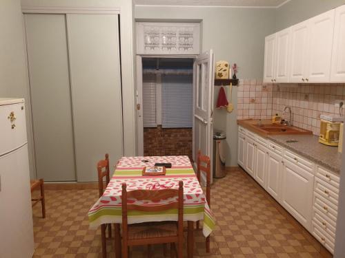 Le Nid du Martinet in 尚邦胡埃茲河畔