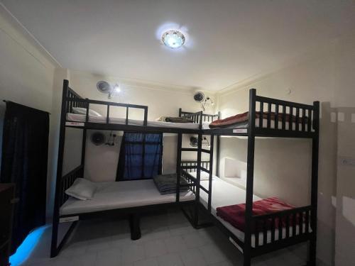 MONALISA HOSTEL – Varanasi, VA