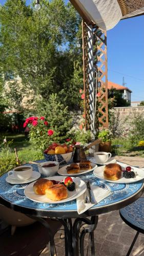 Chacha B&B in Jrvezh