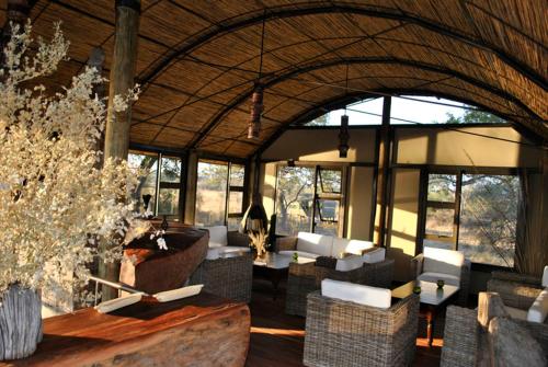 附設設施, 拉卡薩魯帕拉帳篷小屋 (Nkasa Lupala Tented Lodge) in 普托