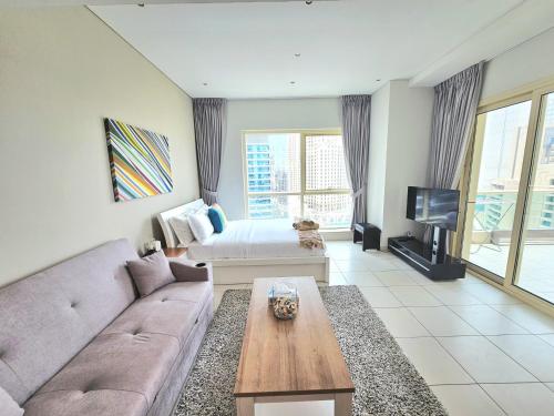 Amazing view- huge balcony- Nr JBR walk and beach - image 13