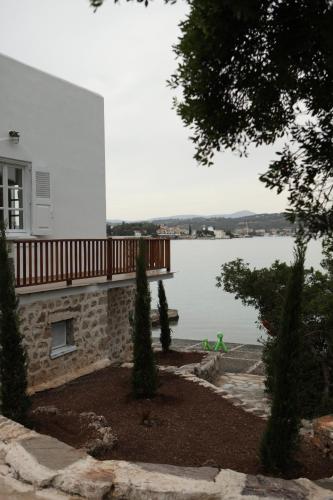 The Molos House in Chinitsa