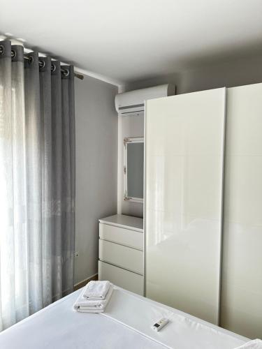 One-Bedroom Apartment image 2