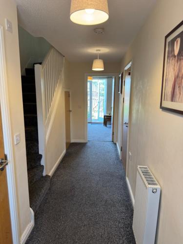 Spacious, Sleeps 14, 3 bathrooms, Central, Parking, Grimsby, Grimsby (photo 8)