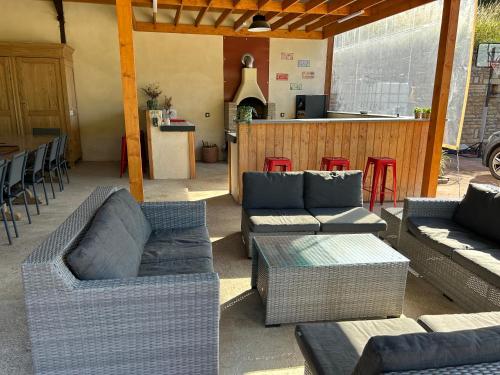 Krogs/atpūtas telpa, La Bétamotte: Maison entière avec piscine dans le parc du Morvan (La Betamotte: Maison entiere avec piscine dans le parc du Morvan) in La Motte-Ternant