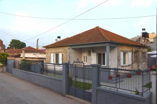 Πέτρινη μονοκατοικία