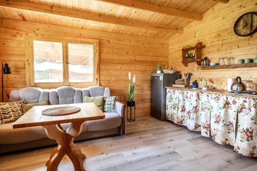 Chatka na Wzgórzu, Jacuzzi, Staw z możliwością łowienia ryb, Cisza, Spokój (Chatka na Wzgorzu, Jacuzzi, Staw z mozliwoscia lowienia ryb, Cisza, Spokoj) in Барчево