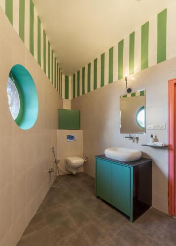 room detail thumbnail 2