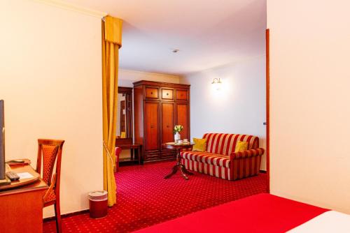 Superior Double Room with Balcony and Sea View image 9