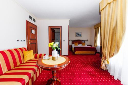 Superior Double Room with Balcony and Sea View image 10