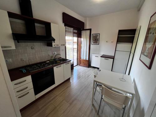 Kitchen, Abbraccio Apart in La Massimina-Casal Lumbroso