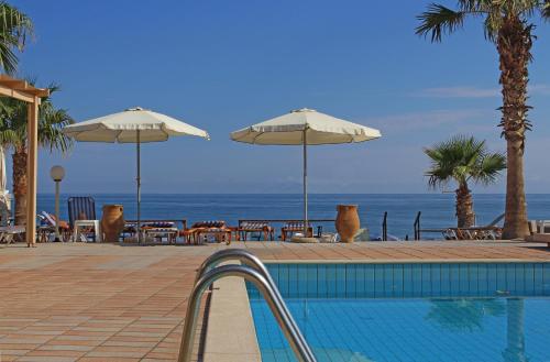  Seafront Beach hotel Apartments in Adelianos Kampos