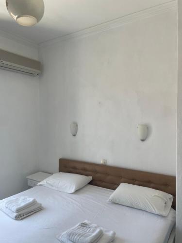 Double Room with Partial Sea View image 6