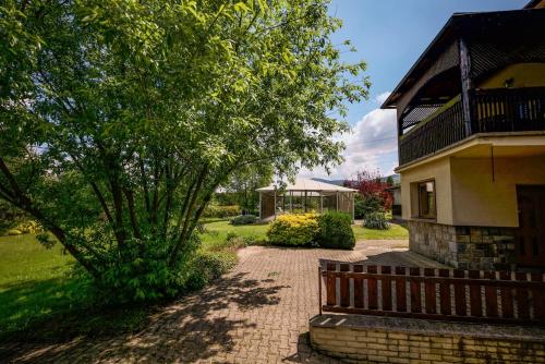 Kert, Chata pod Radhoštěm (Chata pod Radhostem) in Trojanovice