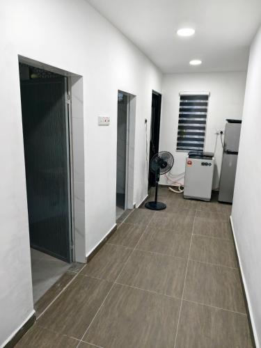 Adra Homestay UTM Taman Sri Pulai near Paling Muo Cafe (Mee Bandung)