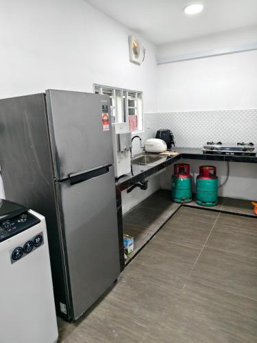 Adra Homestay UTM Taman Sri Pulai near Paling Muo Cafe (Mee Bandung)
