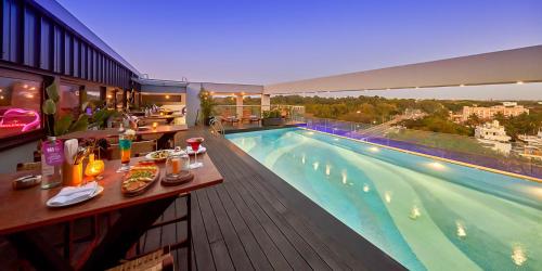 Úszómedence, Regenta Central Javaji Mysore in Mysore