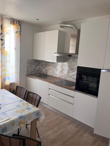 Haut de maison nicoise - Calme, Charme et Vu Degagee sur les Collines in Ventabrun