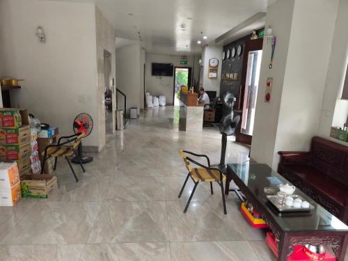 Bốn Mùa Hotel