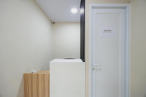 Lobby, Urbanview Petukangan Mansion Jakarta in Karang Tengah