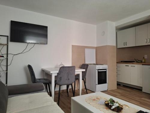 virtuve, Oaza Apartment Goransko Plužine (Oaza Apartment Goransko Pluzine) in Nedajno