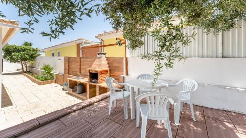 บริการและสิ่งอำนวยความสะดวก, Bright 3BDR House with Pool by Lovelystay in มอนเตกาเนลาส