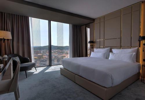 Grand Double Room image 1