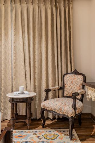 Deluxe Room image 7