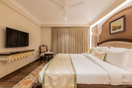 Deluxe Room image 9