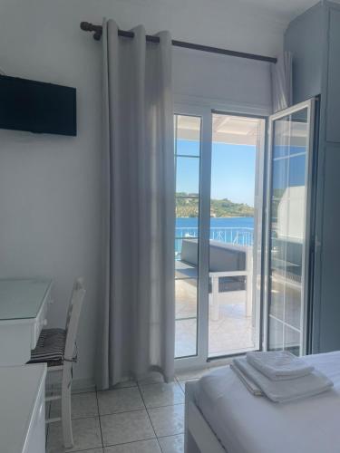 Double or Twin Room with Sea View and Terrace image 2
