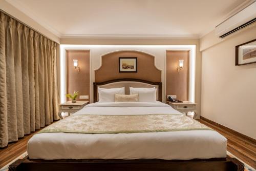 Deluxe Room image 5