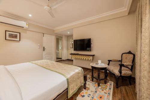 Deluxe Room image 6