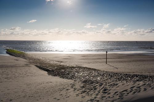 شاطئ, Inselhotel Cornelius in نورديرني
