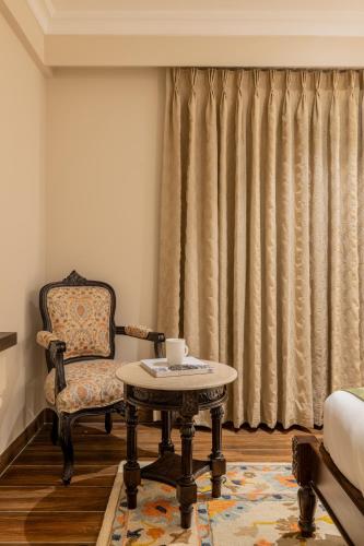 Deluxe Room image 3