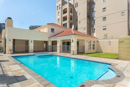Elegant Apartment with Pool and Balcony Views - image 7