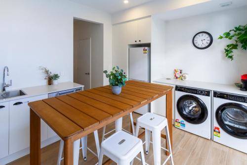 Luxe City Stay, Sleeps 7, Free Car Park in Sydenham