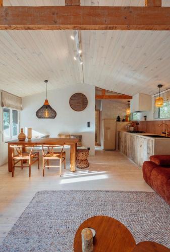 Ibiza chalet met hottub en sauna gîte à louer Roelen