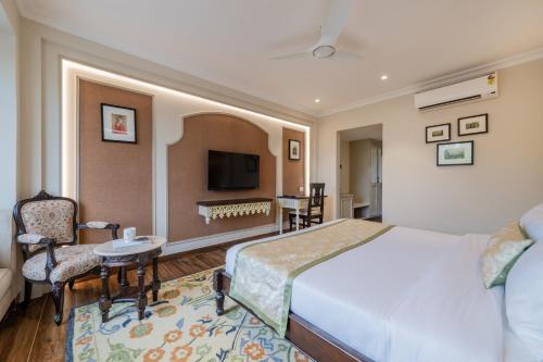 Superior Double Room image 9