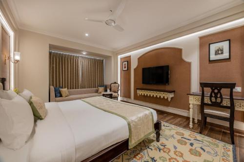 Superior Double Room image 6