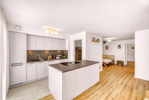 Konyha, Stilvoll - Heimkino, Kochinsel, Parkplatz, Neubau & Mehr in Scheyern